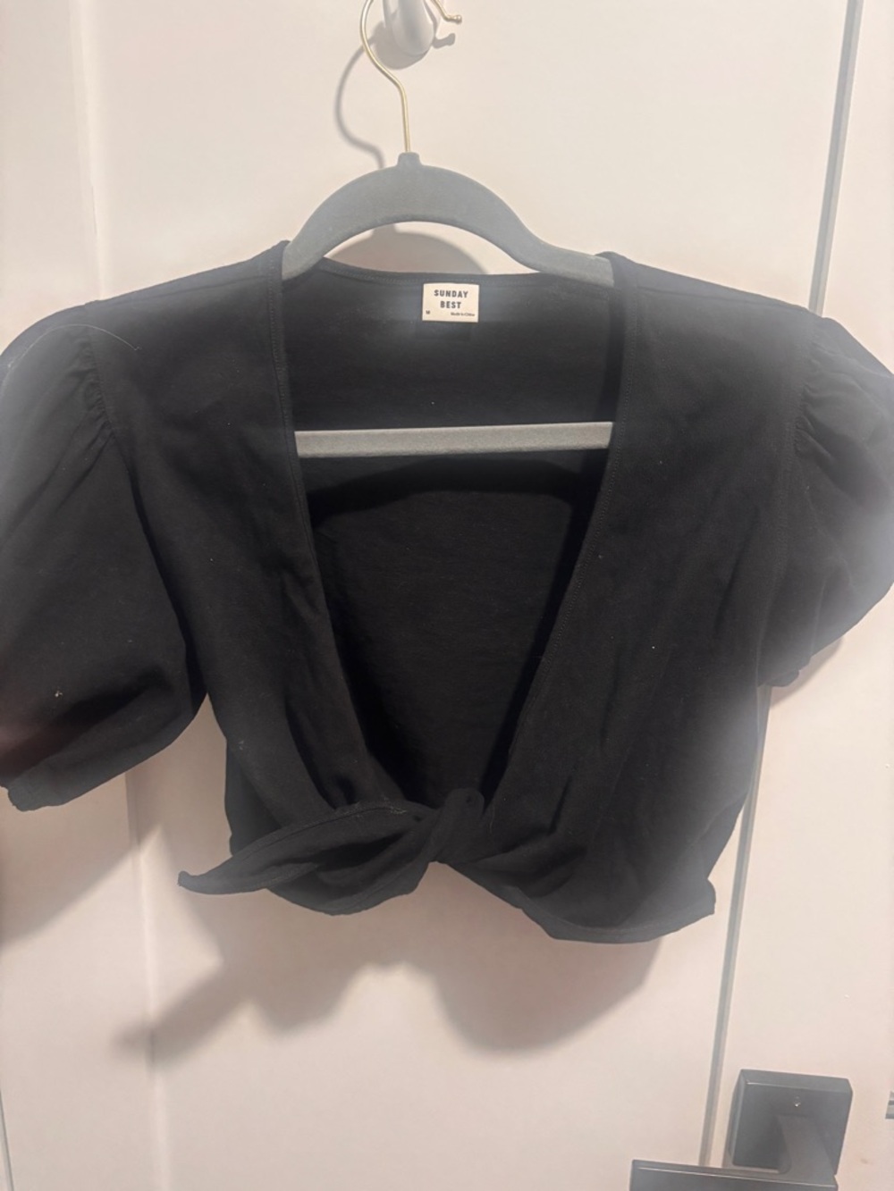 Aritzia Sunday best Black Cropped Tie-Front Puff Sleeve Top